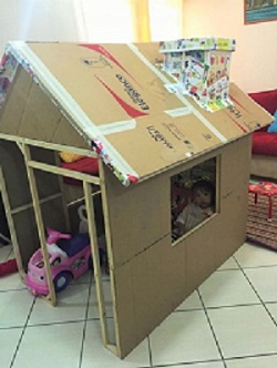 Cum A Făcut Un Bunic O Căsuță De Joacă Dintr O Cutie De Carton
