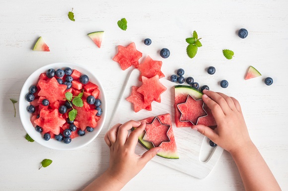 Salata de fructe, cu afine si pepene rosu