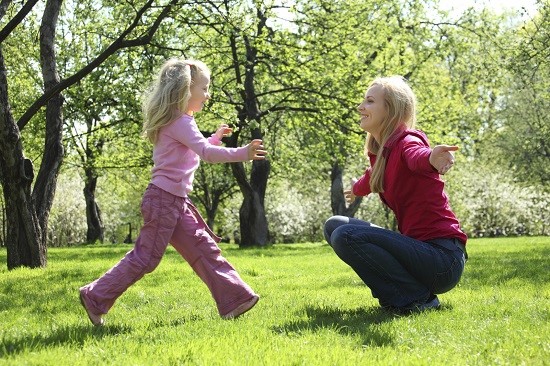 Cum iti poate spune copilul „te iubesc, mama!”- dupa ce nu te-a vazut un timp iti sare in brate