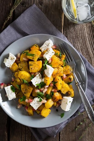 Salata cu cartof dulce, branza, rodie
