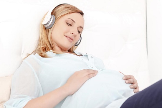 Muzica ascultata in timpul sarcinii te poate ajuta sa ai un copil inteligent