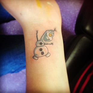 Tatuaj cu Olaf din Frozen