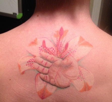 Tatuaj cu simbol-crinul