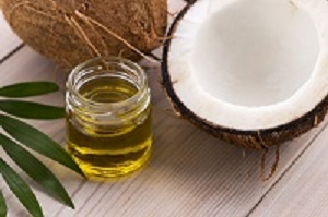 Uleiul de cocos este util in tratarea ridurilor de expresie