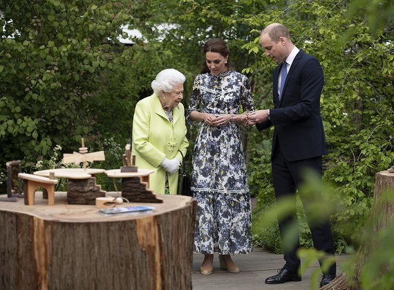 Regina Elisabeta, Kate Middleton si Printul William la „Chelsea Flower Show”