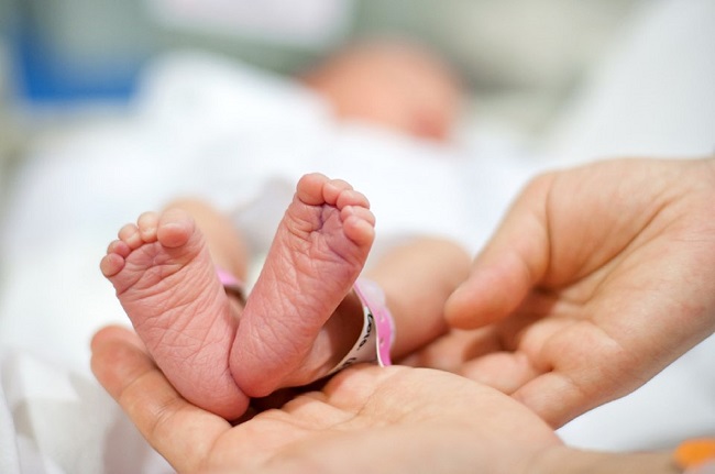 bebelus furat din spital la 3 zile de la nastere