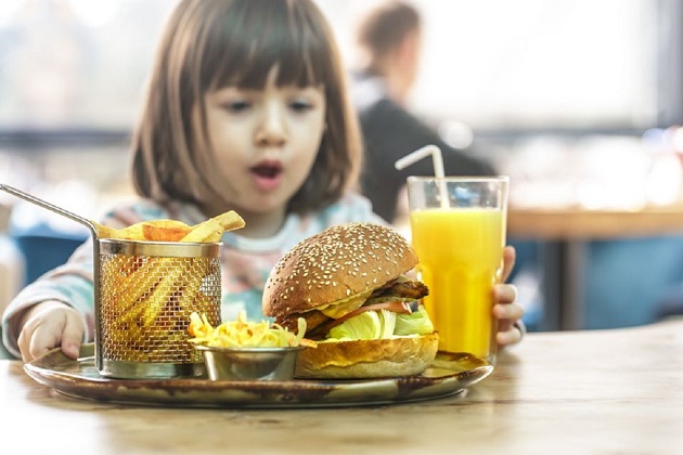 mancarea fastfood si depresia la copii 