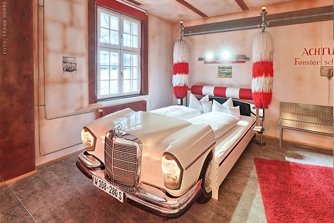 Hotelul V8