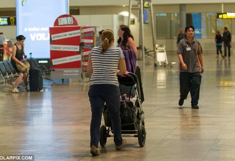 mama copil aeroport