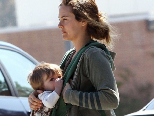Alicia Silverstone alapteaza Alicia Silverstone alapteaza