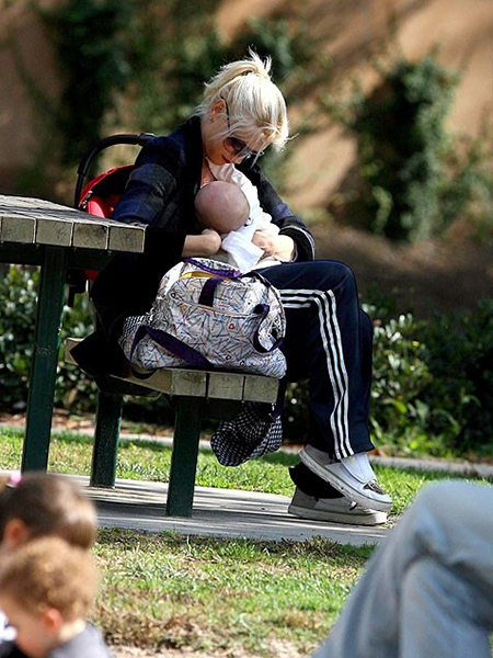 Gwen Stefani alapteaza Gwen Stefani alapteaza