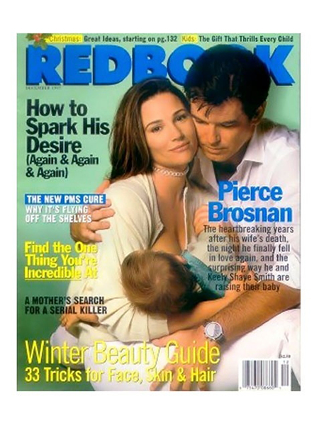 Pierce Brosnan priveste in timp ce Keely alapteaza Pierce Brosnan priveste in timp ce Keely alapteaza