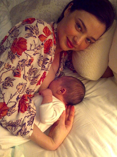 Miranda Kerr alapteaza Miranda Kerr alapteaza