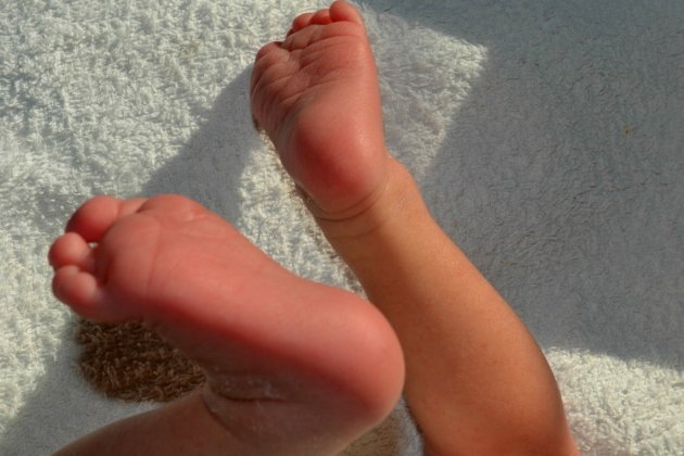 copilul are mainile si picioarele reci