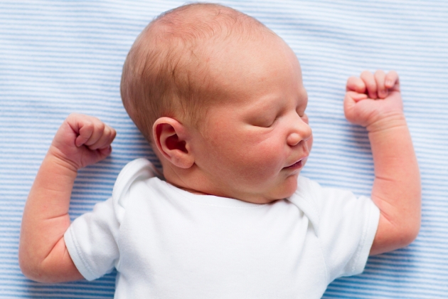 pozitia de somn corecta a bebelusului