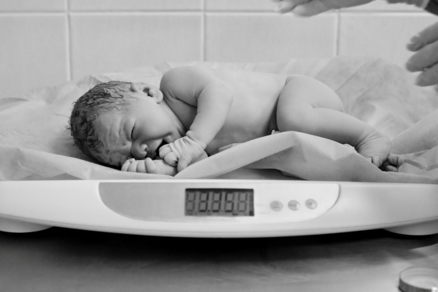 Scaderea in greutate a nou-nascutului dupa nastere