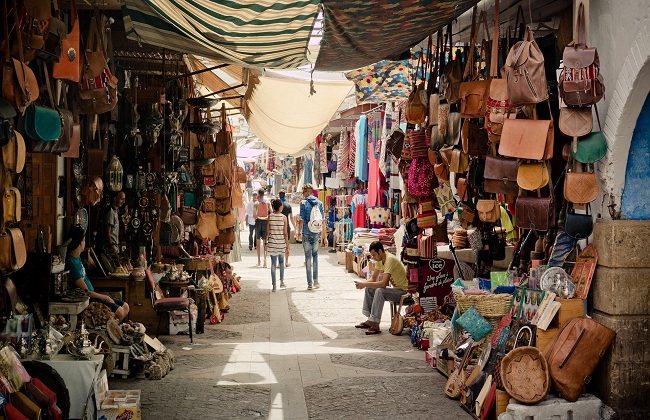 La plimbre intr-un bazar marocan
