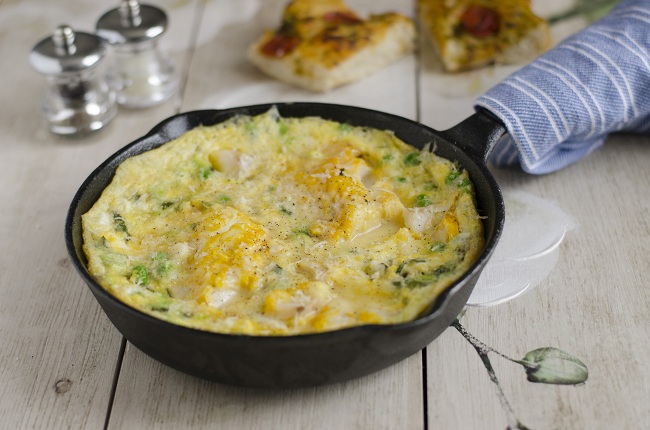 omleta cu legume verzi in tigaie