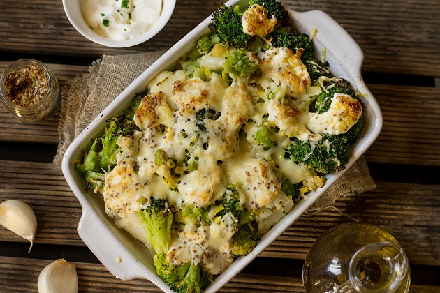 broccoli-si-conopida-gratinate-cu-branza