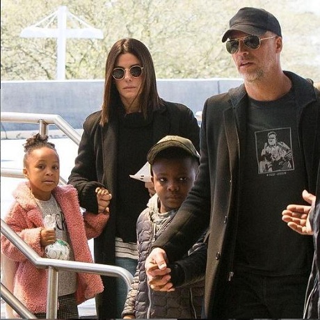 Sandra-Bullock-alaturi-de-familia ei