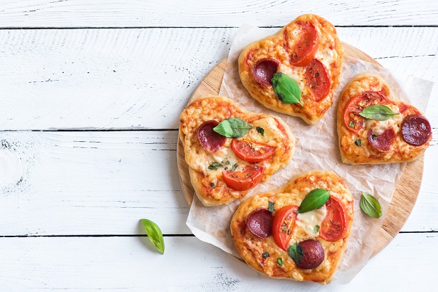 mini-pizza-in-forma-de-inimioara