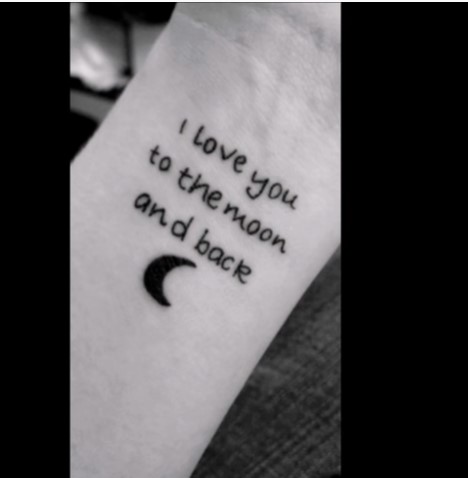 tatuaj-cu-declaratie-te-iubesc-pana-la-luna-si-dincolo-de-ea