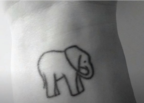 tatuaj-elefantel-pe-mana-de-femeie