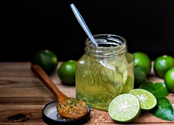 dulceata-cu-lamaie-verde-in-borcan