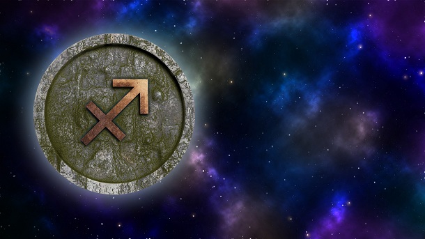 reprezentare-a-semnului-zodiacal-Sagetator-pe-piatra-cu-bronz