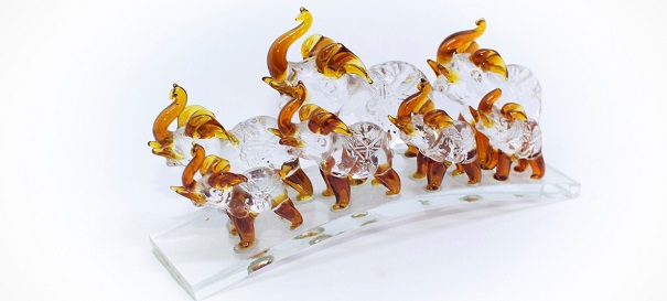 grup-de-sapte-elefanti-Feng-Shui-confectionati-din-sticla
