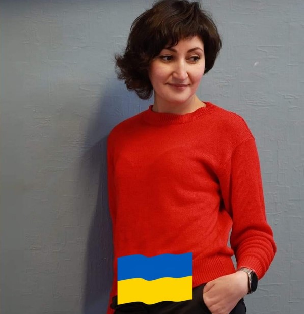 Zakhida-Adylova-avand-pe-bluza-simbolul-drapelului-Ucrainei