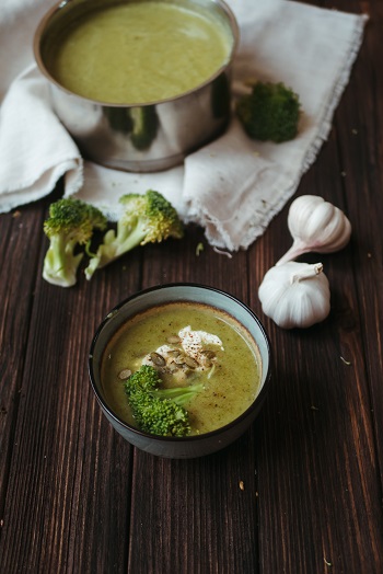 supa-crema-cu-broccoli-smantana-si-seminte-de-dovleac