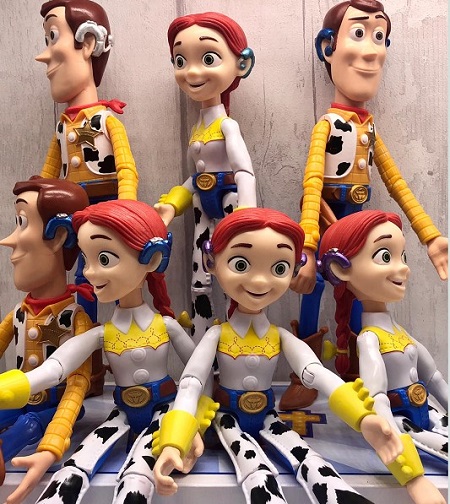 papusi Woody si Jessie cu deficiente de auz