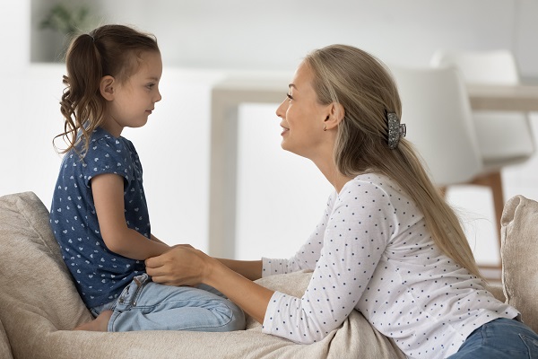 mama avand o discutie sincera cu fetita ei