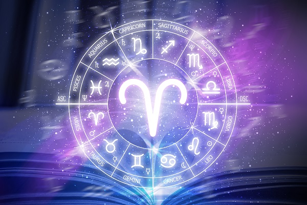simbolul zodiei Berbec inconjurat de alte semne zodiacale
