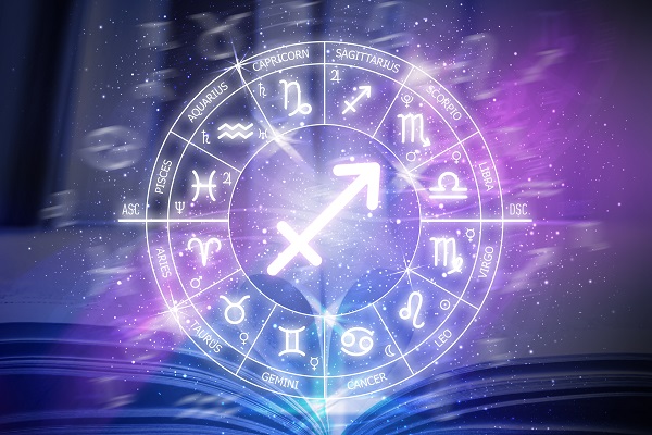 simbolul zodiei Sagetator inconjurat de celelalte semne zodiacale