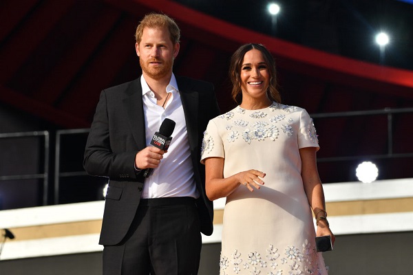 Printul Harry si Meghan Markle in rochie alba la un eveniment