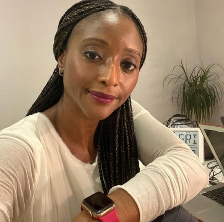 jurnalista Isha Sesay la birou