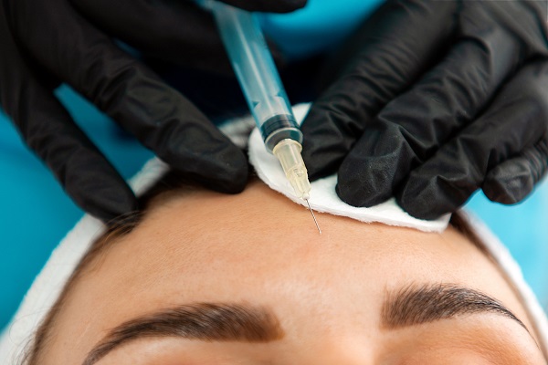 pregatire in vederea realizarii unei injectari cu botox la nivelul fruntii