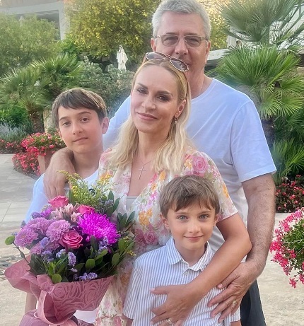 Gabriela Firea fericita alaturi de Florentin Pandele si de cei doi copii ai lor