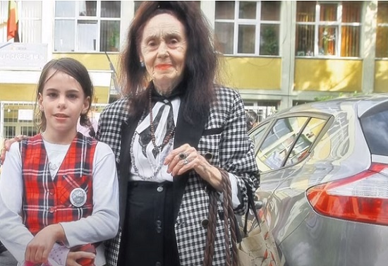 Adriana Iliescu alaturi de fiica ei in perioada in care aceasta era eleva