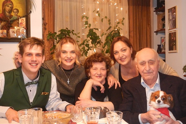 Manuela Harabor alaturi de familia ei si de fiul ei, Andrei, de sarbatori