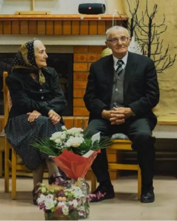 cuplul format din Maria si Ioan Olariu la aniversarea casniciei lor