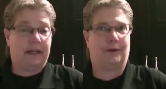 captura video YouTube, capitan Jamie Garrett, din cadrul Biroului Serifului din Gila, Arizona, imbracata in uniforma, purtand ochelari si vorbind la un interviu televizat