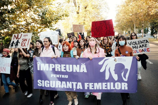 femeile la marsul impotriva pentru siguranta femeilor