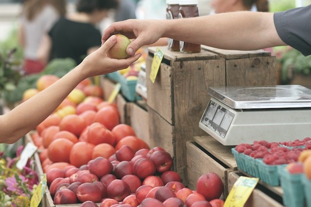 cumparaturi de fructe si legume