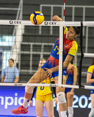 bianca cucu joaca volei 