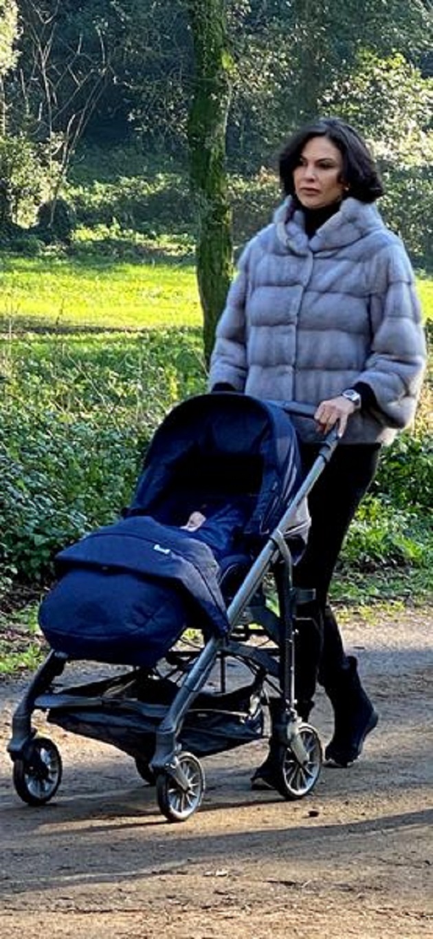prima poza cu baietelul ramonei badescu