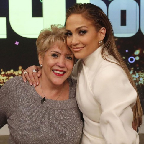 jennifer lopez si guadalupe, mama ei