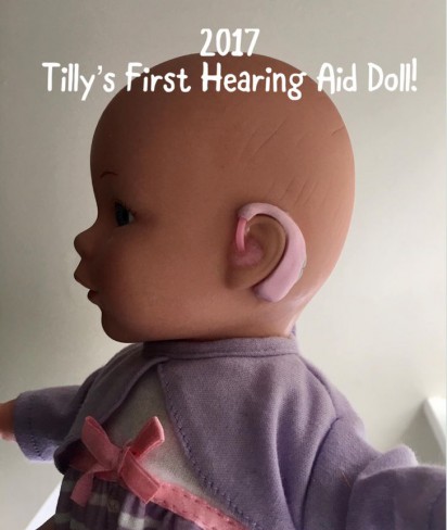 bebelus de jucarie cu aparat auditiv